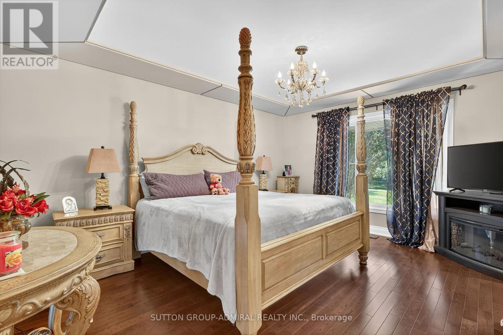 Photo 38 of 120 Lake Woods Drive, Whitchurchstouffville ON