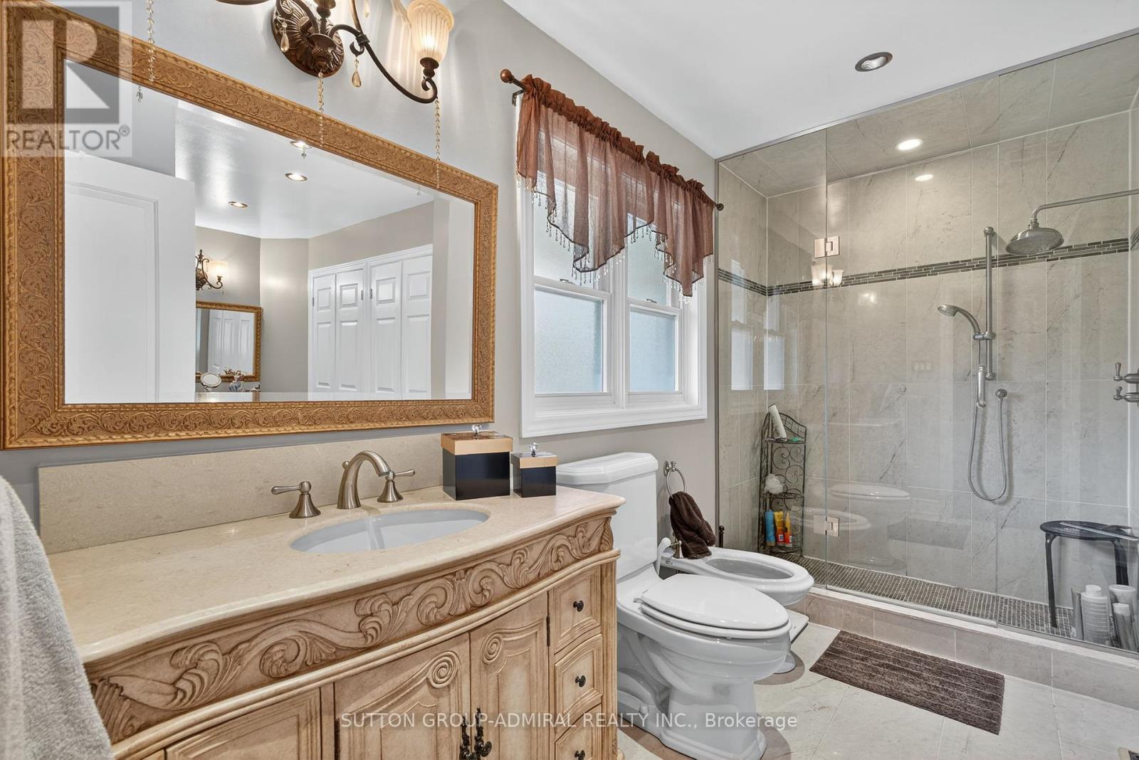 Photo 14 of 120 Lake Woods Drive, Whitchurchstouffville ON