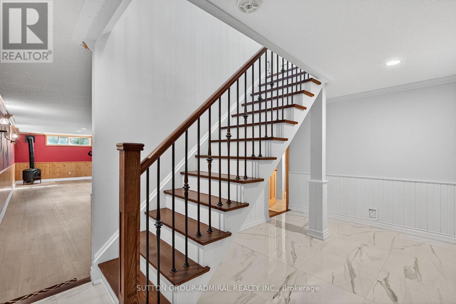 Photo 23 of 120 Lake Woods Drive, Whitchurchstouffville ON
