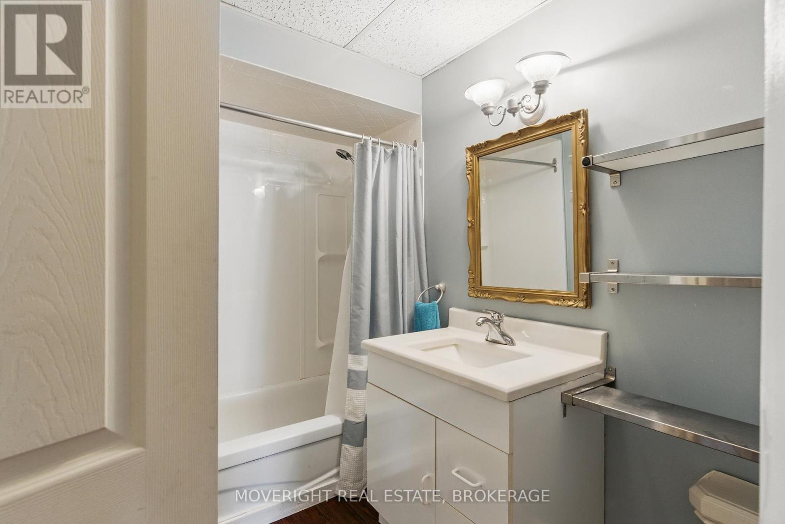 Photo 12 of 31 Yates Street, St Catharines ON