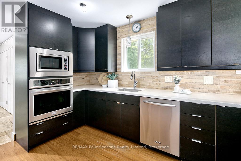 Photo 4 of 5259 Sunnidale Concession 5 Road, Clearview ON