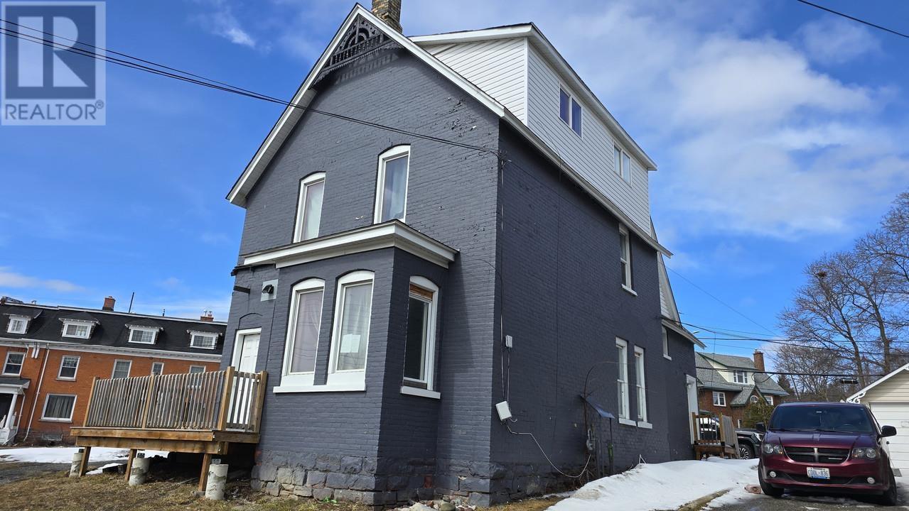 Photo 7 of 814 Wellington St E, Sault Ste Marie ON