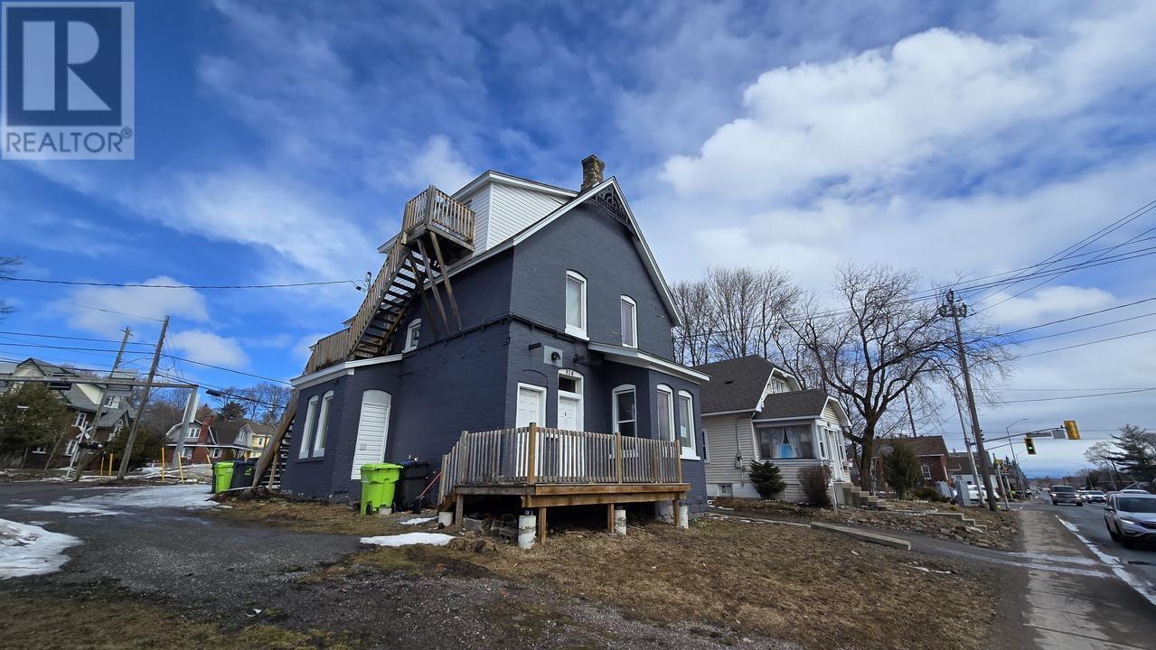 Photo 3 of 814 Wellington St E, Sault Ste Marie ON