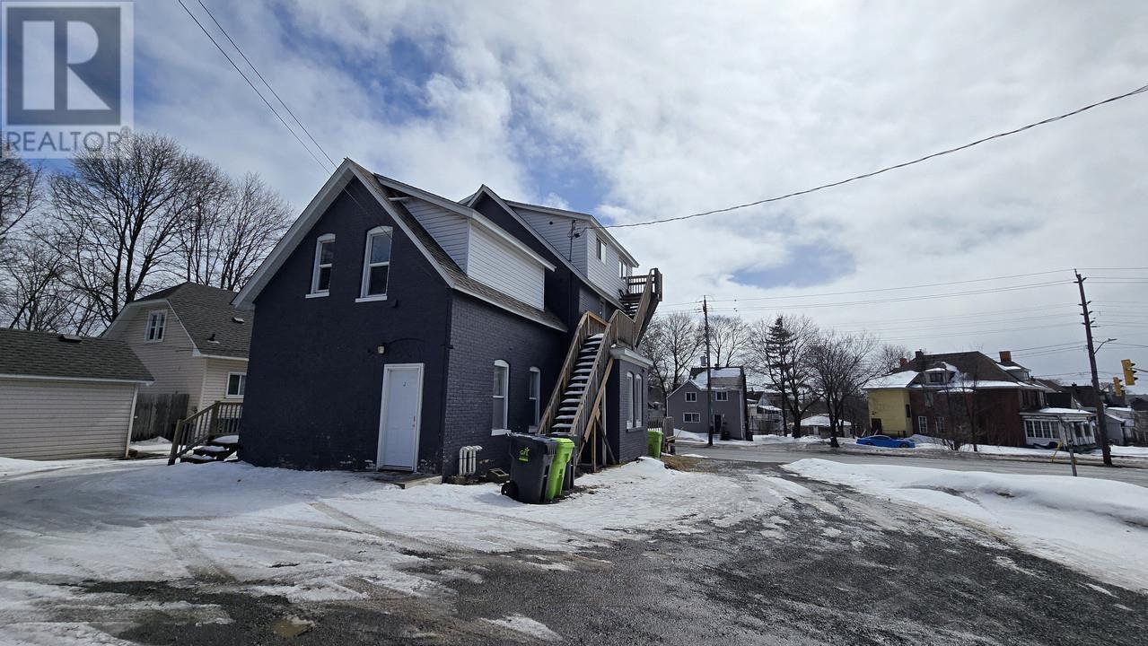 Photo 8 of 814 Wellington St E, Sault Ste Marie ON