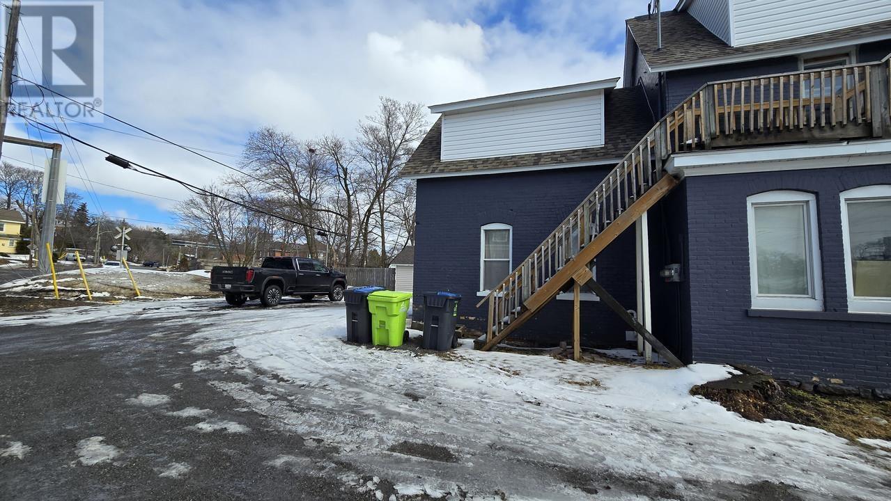 Photo 4 of 814 Wellington St E, Sault Ste Marie ON