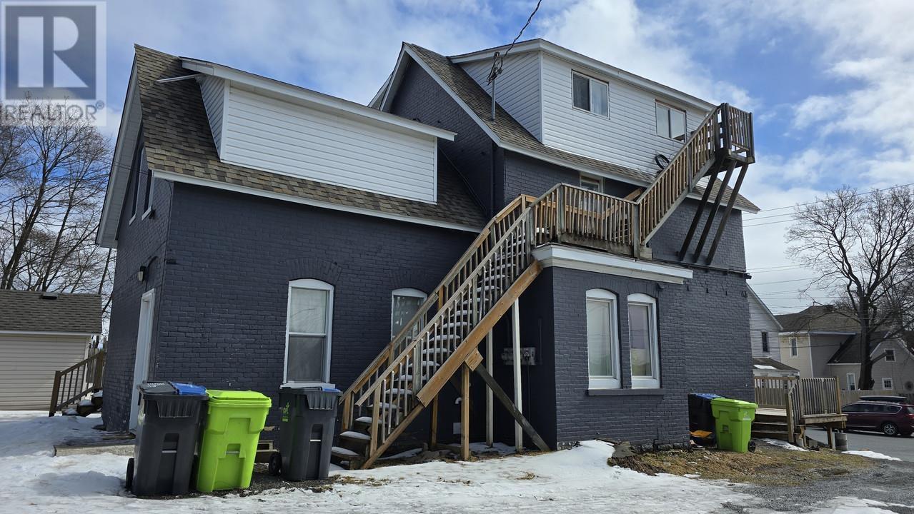 Photo 9 of 814 Wellington St E, Sault Ste Marie ON