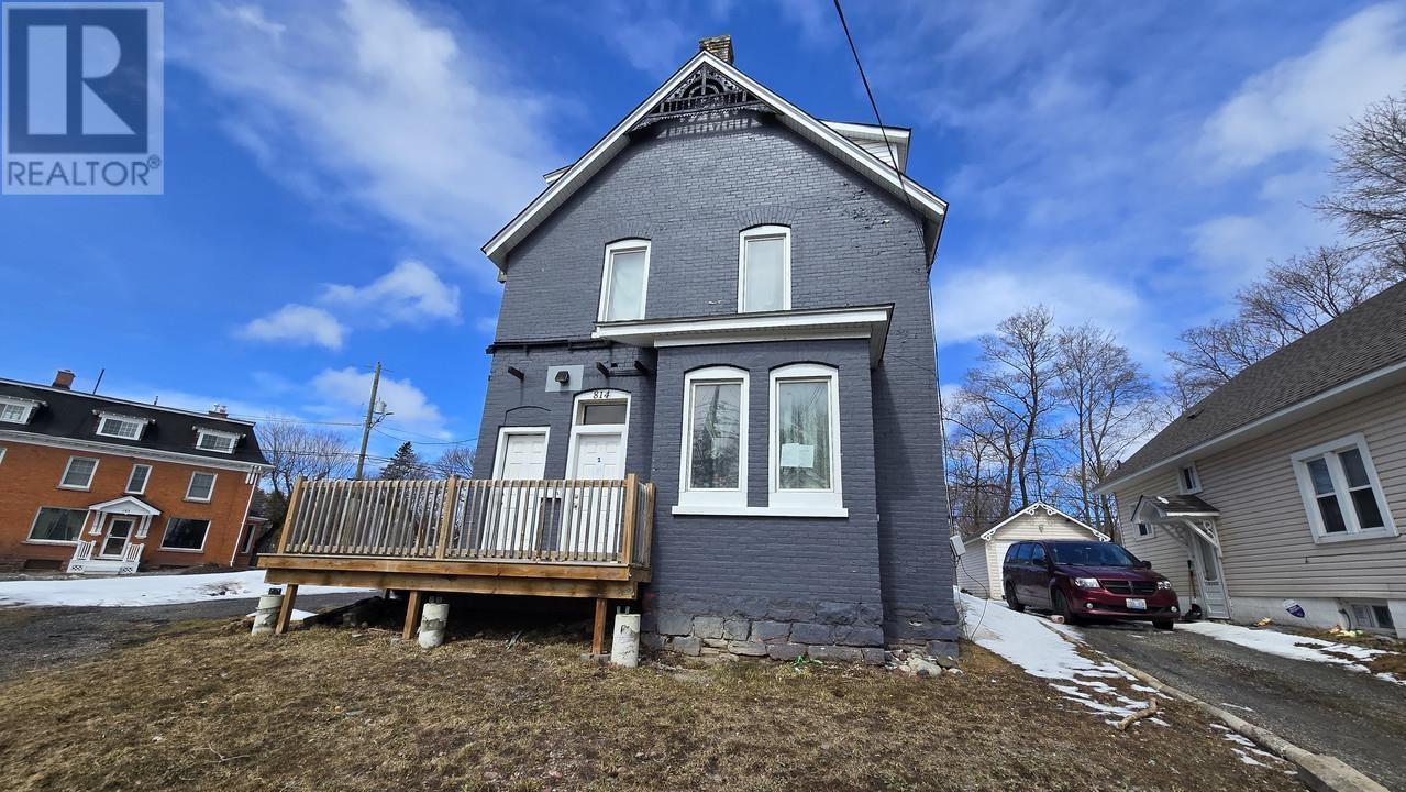 Photo 2 of 814 Wellington St E, Sault Ste Marie ON