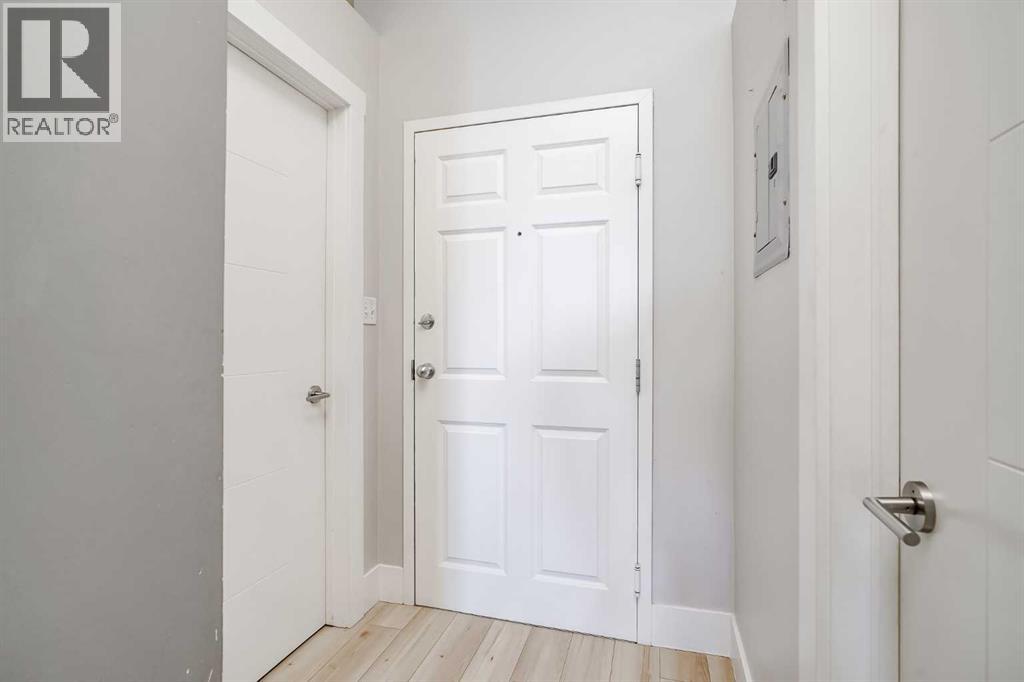 Single Family House Loft for Sale in   Glamis Drive SW Glamorgan Calgary 