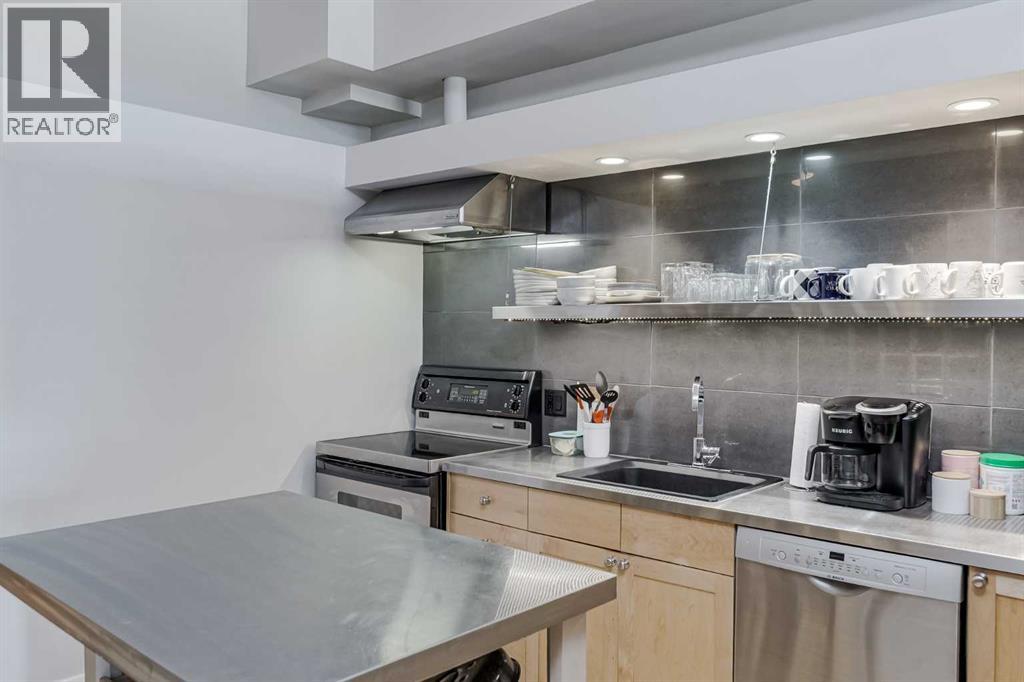 Single Family House Loft for Sale in   Glamis Drive SW Glamorgan Calgary 