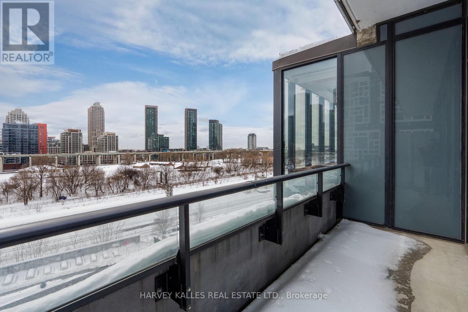Photo 10 of 616 9 Tecumseth Street, Toronto ON