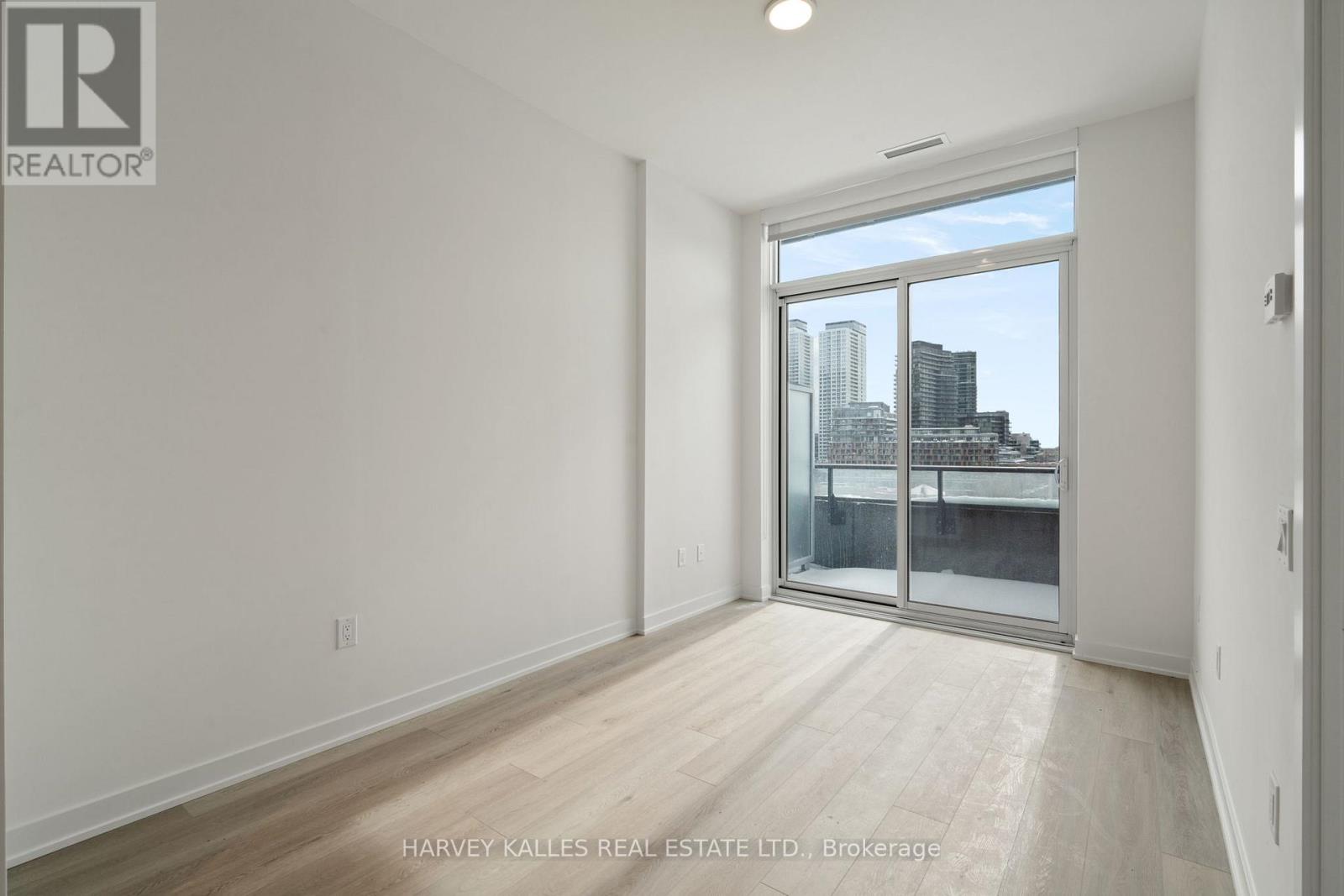 Photo 3 of 616 9 Tecumseth Street, Toronto ON