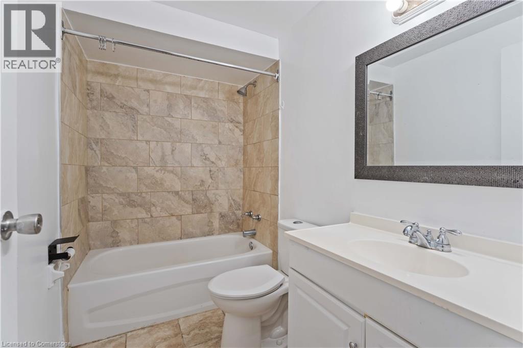 Photo 17 of 33 Rochelle Avenue Unit 60, Hamilton ON