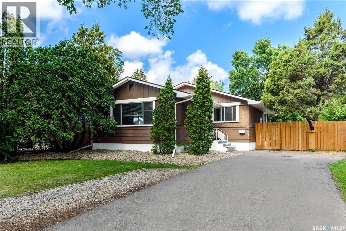 Photo 8 of 244 Logan Crescent, Regina SK
