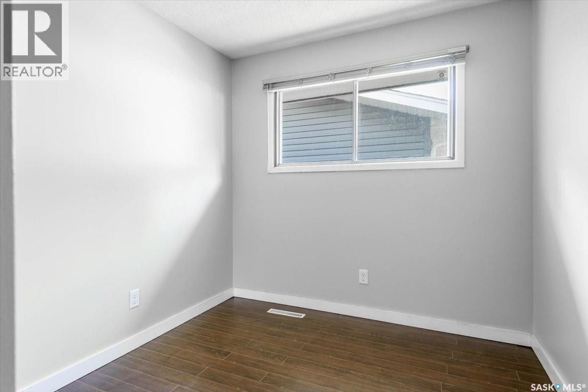 Photo 10 of 244 Logan Crescent, Regina SK