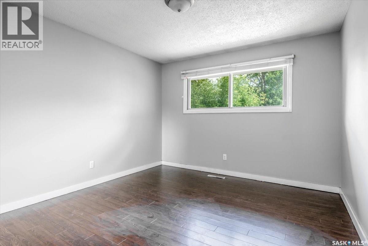Photo 9 of 244 Logan Crescent, Regina SK