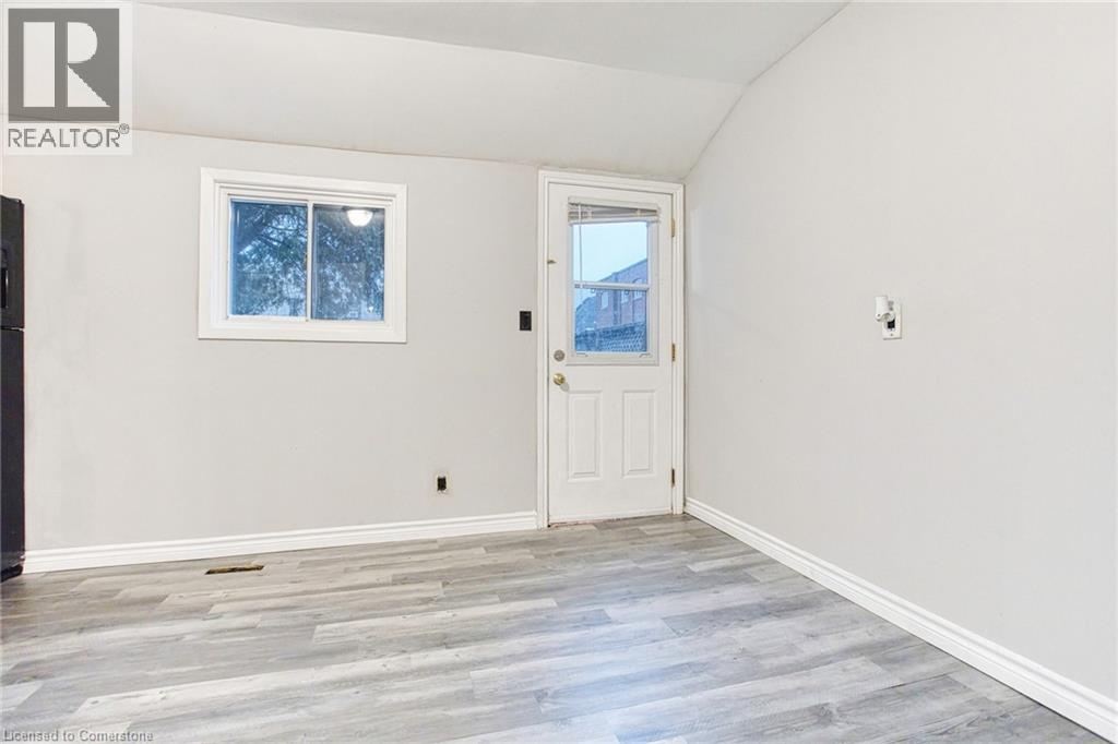 Photo 18 of 35 Niagara Street, Hamilton ON