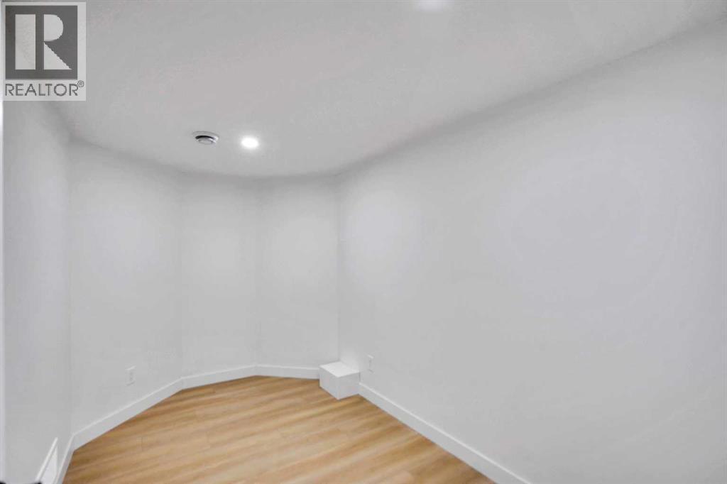 Single Family House for Sale in  Everhollow Park SW Evergreen Calgary 