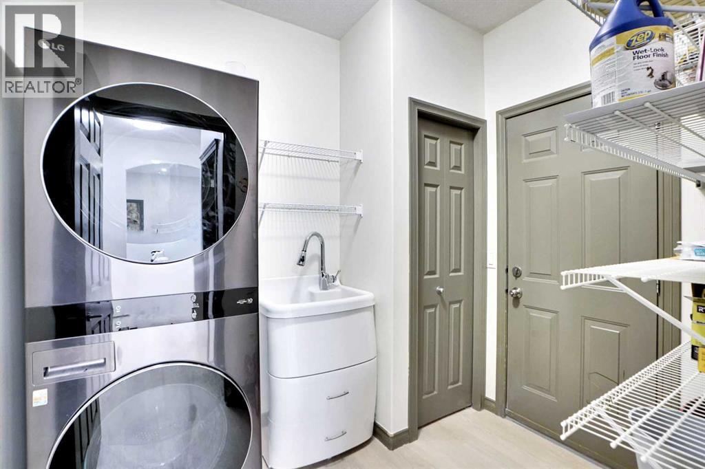 Single Family House for Sale in  Everhollow Park SW Evergreen Calgary 