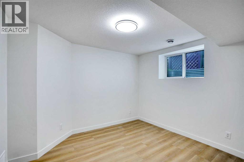 Single Family House for Sale in  Everhollow Park SW Evergreen Calgary 