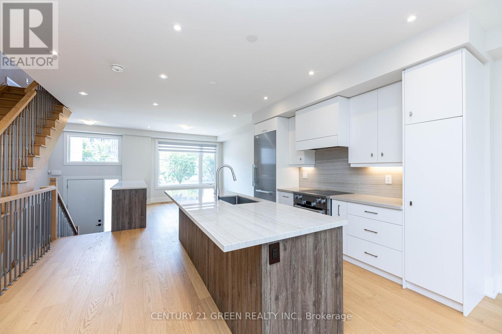 Photo 15 of 20 Sunset Beach Road, Richmond Hill ON