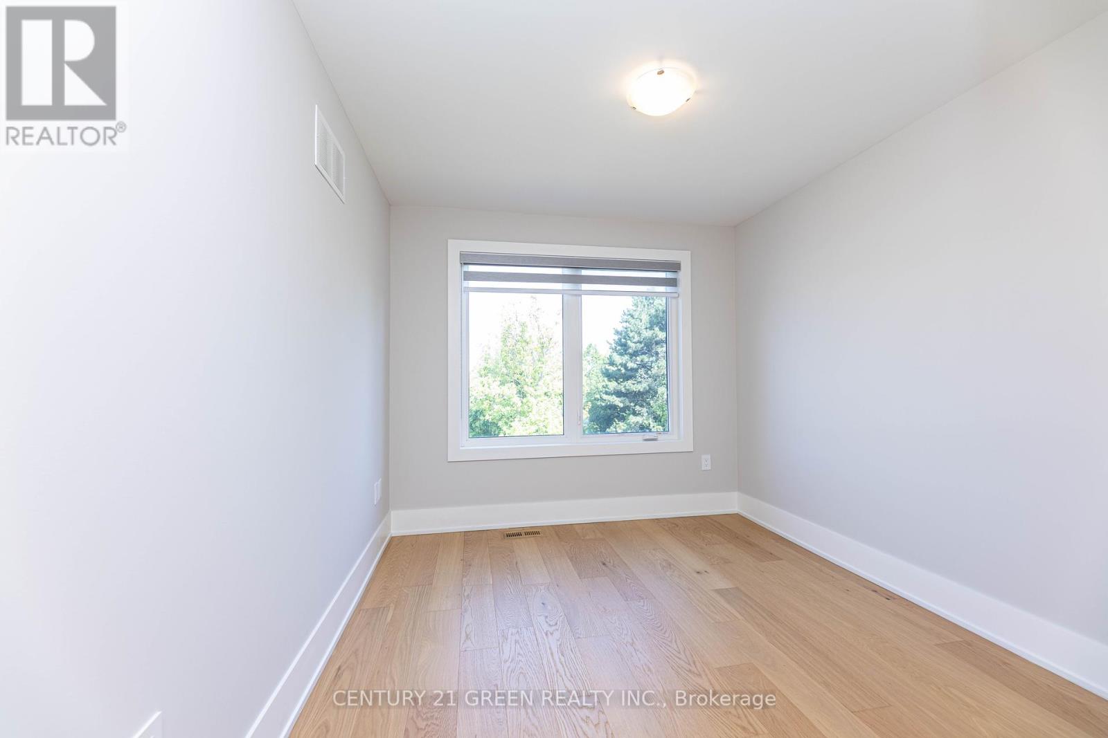 Photo 13 of 20 Sunset Beach Road, Richmond Hill ON