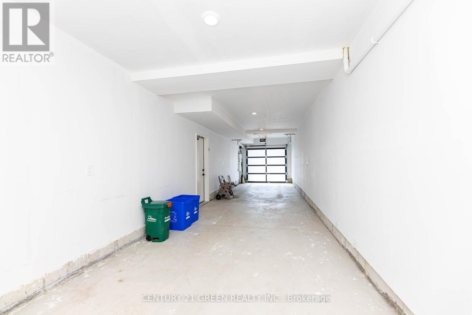Photo 8 of 20 Sunset Beach Road, Richmond Hill ON