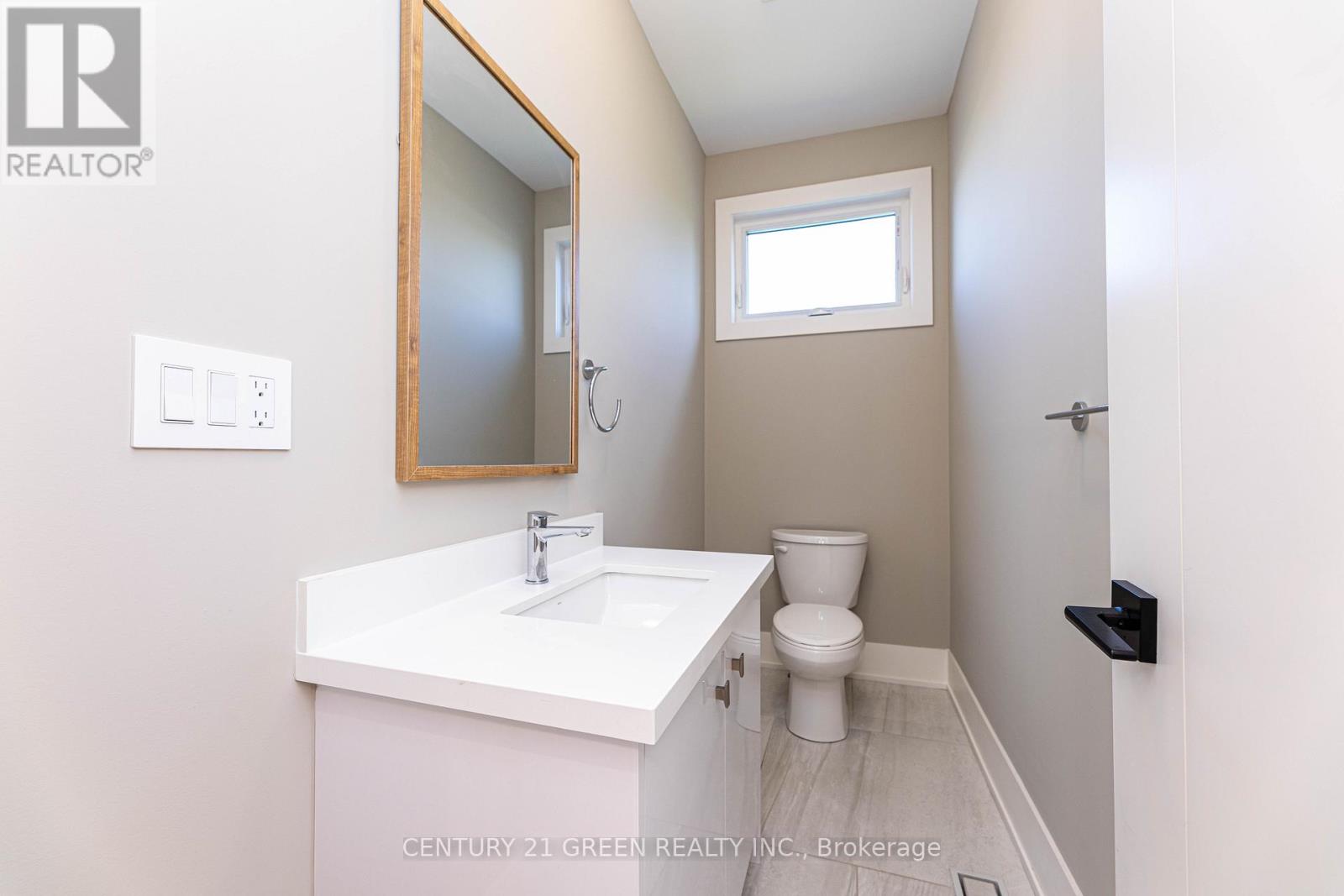 Photo 14 of 20 Sunset Beach Road, Richmond Hill ON