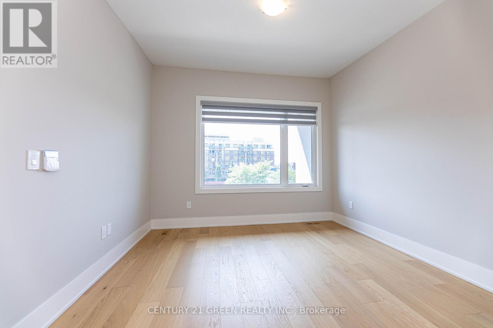 Photo 1 of 20 Sunset Beach Road, Richmond Hill ON