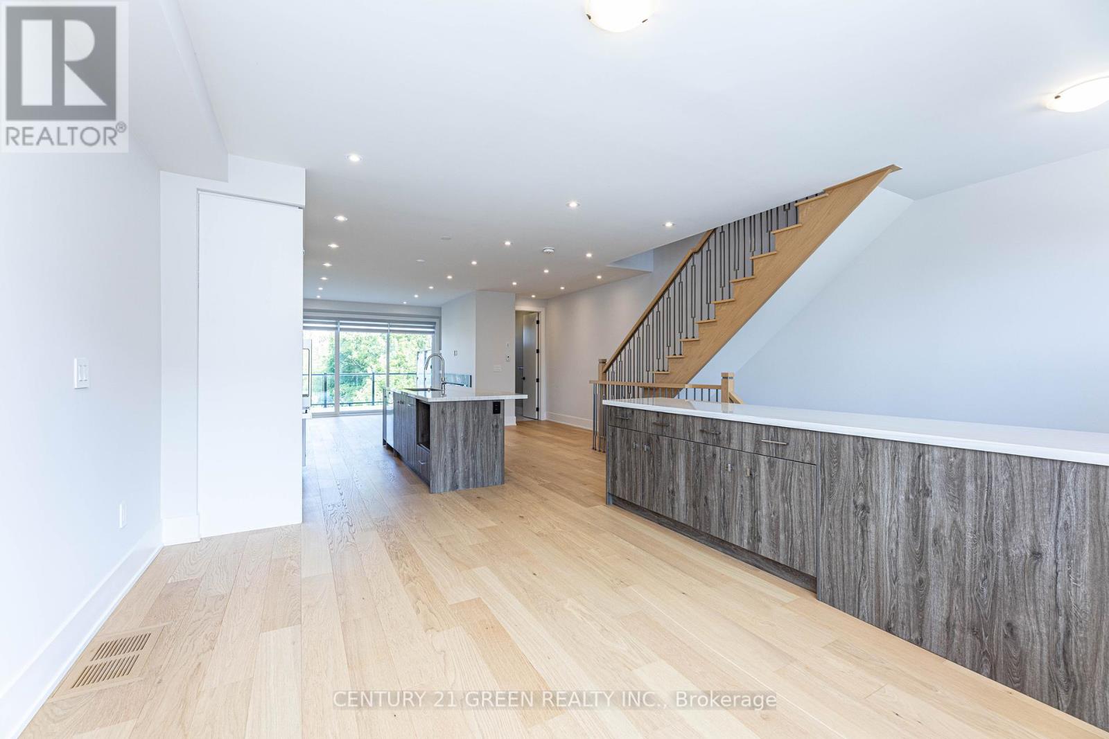 Photo 23 of 20 Sunset Beach Road, Richmond Hill ON