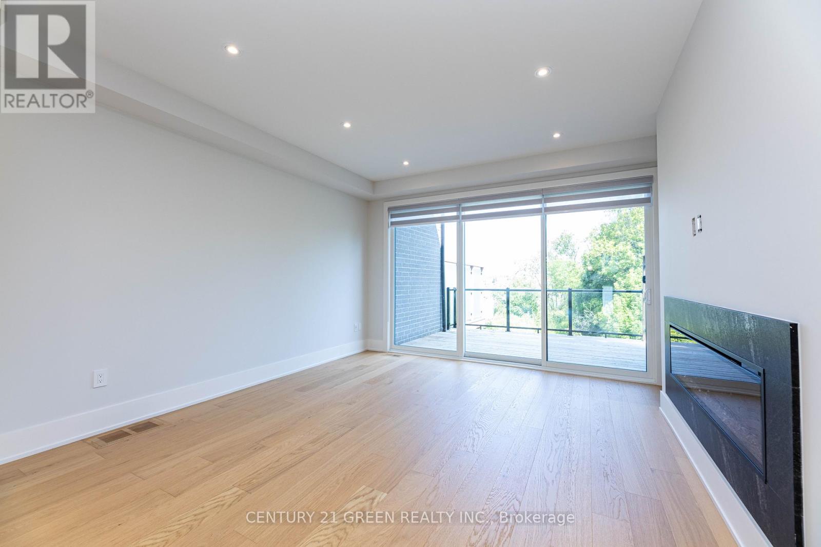 Photo 16 of 20 Sunset Beach Road, Richmond Hill ON