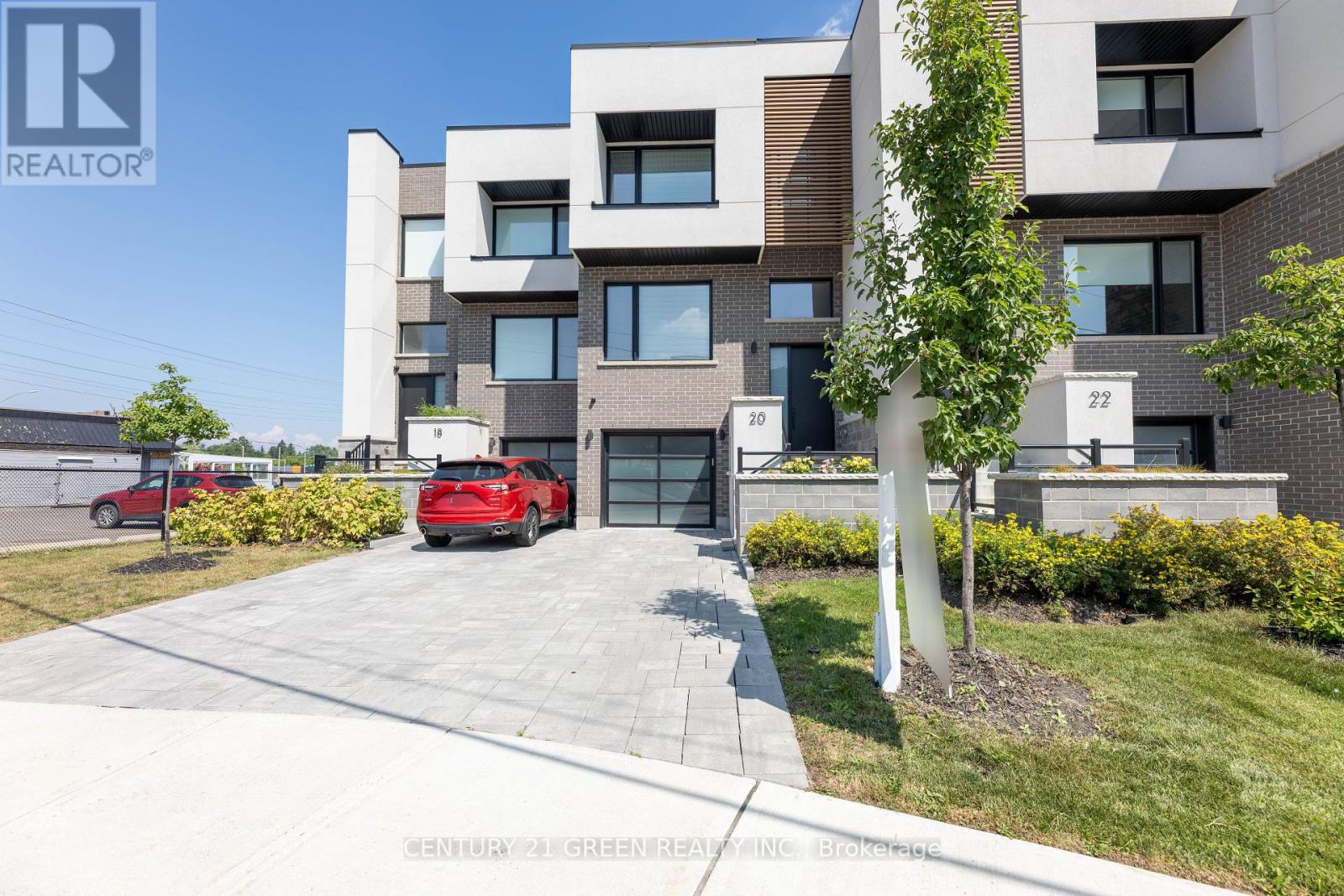 Photo 21 of 20 Sunset Beach Road, Richmond Hill ON