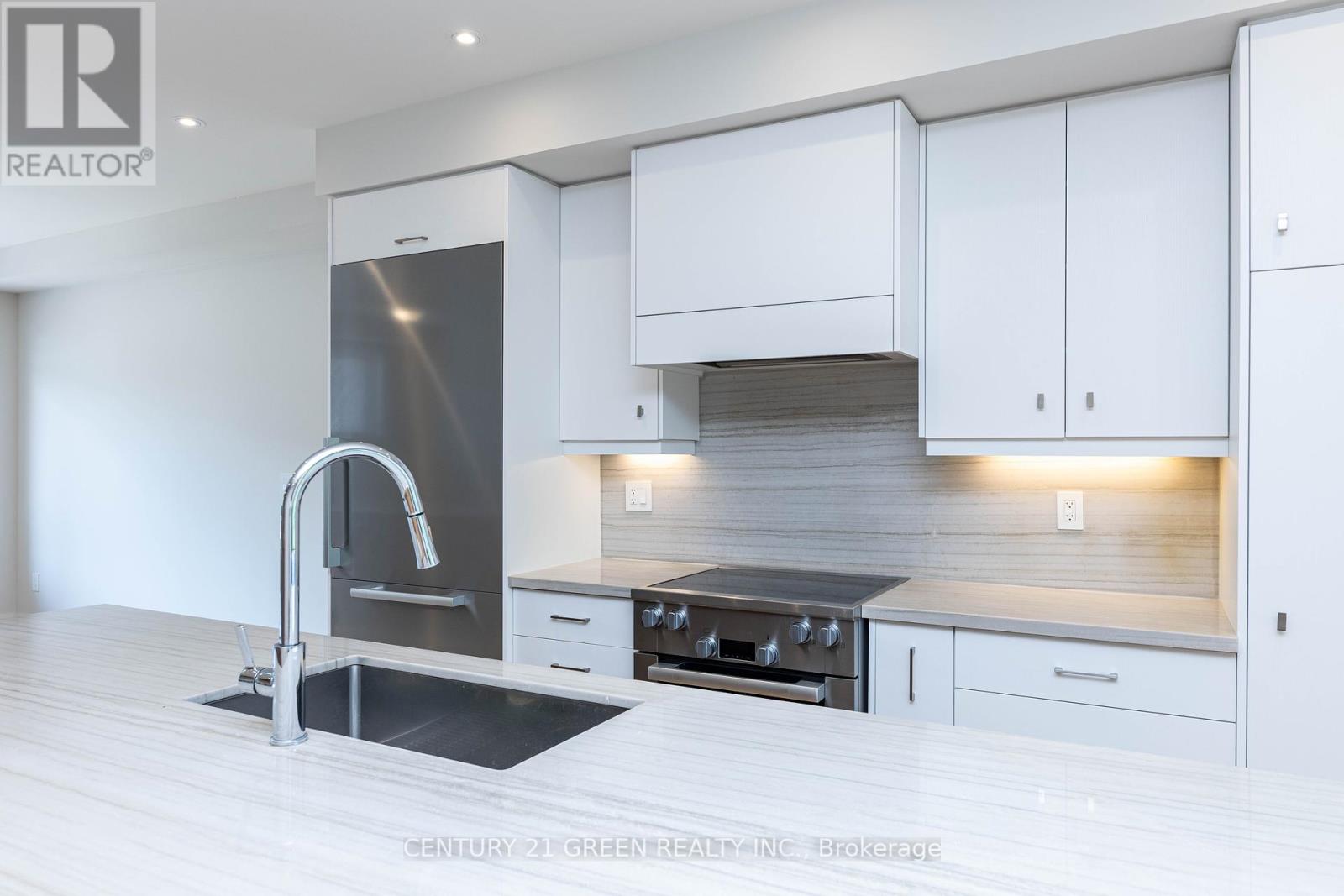 Photo 28 of 20 Sunset Beach Road, Richmond Hill ON