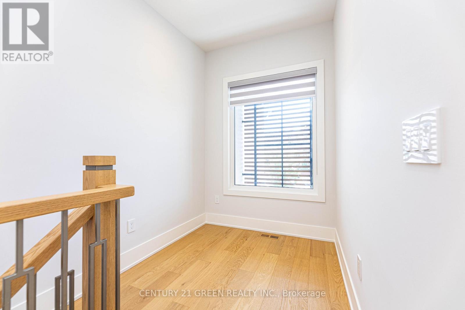 Photo 9 of 20 Sunset Beach Road, Richmond Hill ON
