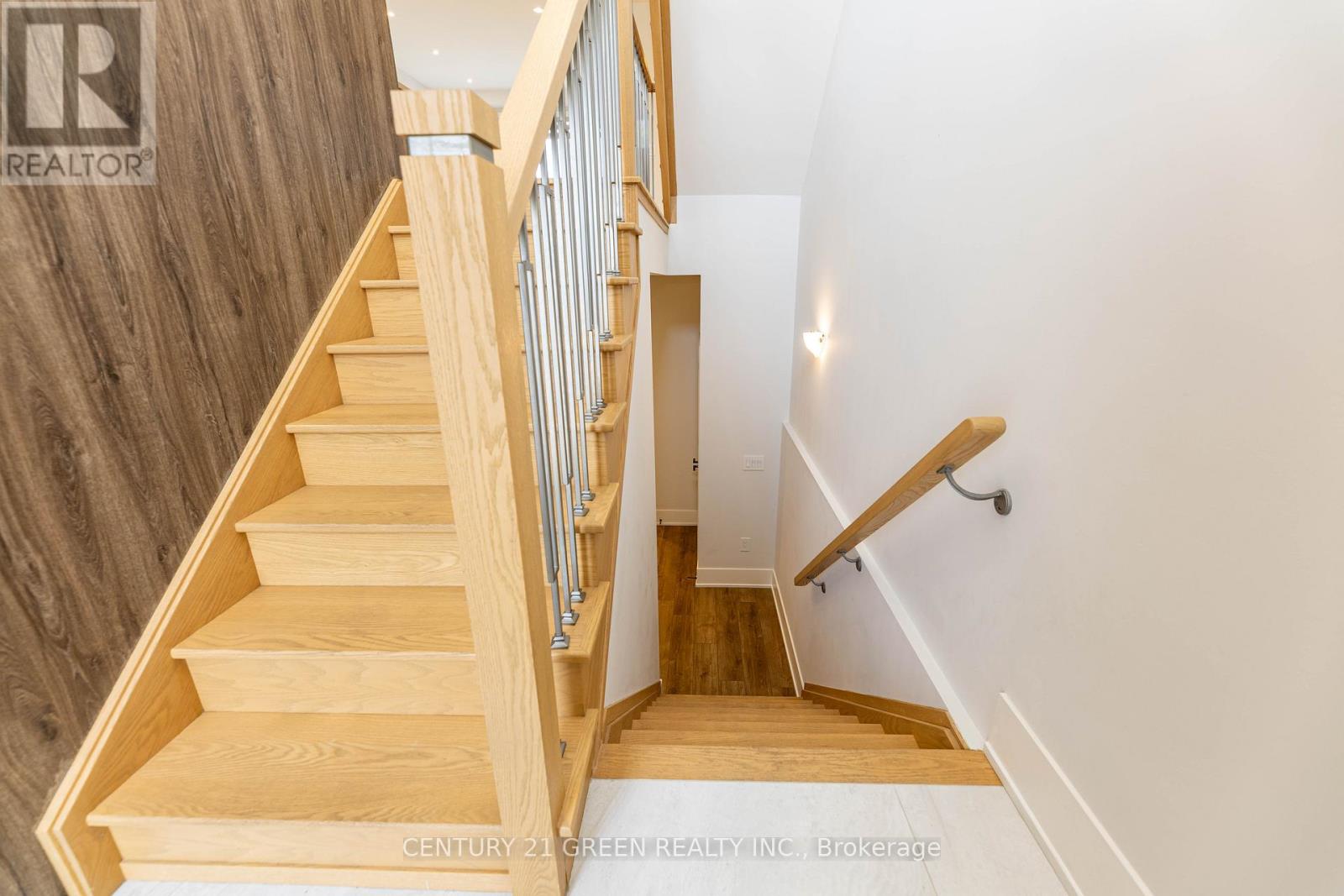 Photo 11 of 20 Sunset Beach Road, Richmond Hill ON