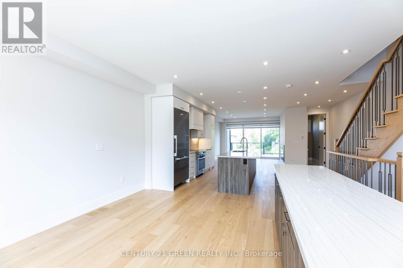 Photo 17 of 20 Sunset Beach Road, Richmond Hill ON