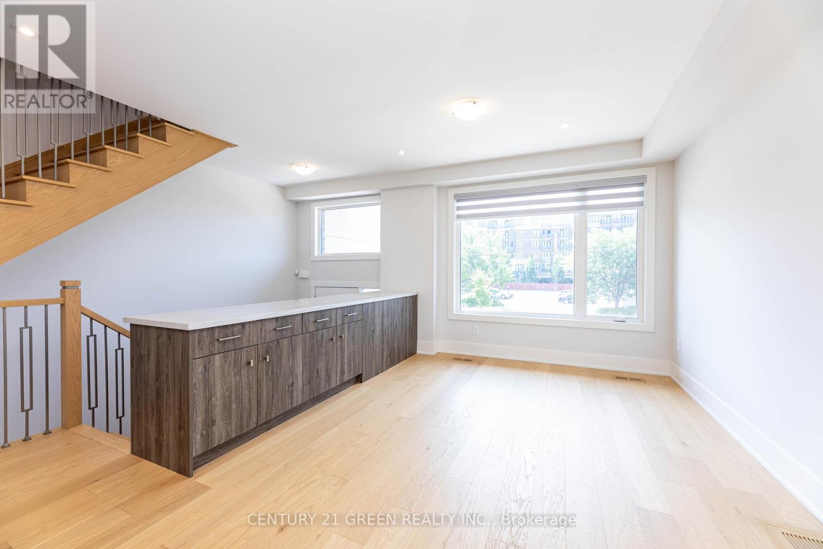 Photo 18 of 20 Sunset Beach Road, Richmond Hill ON