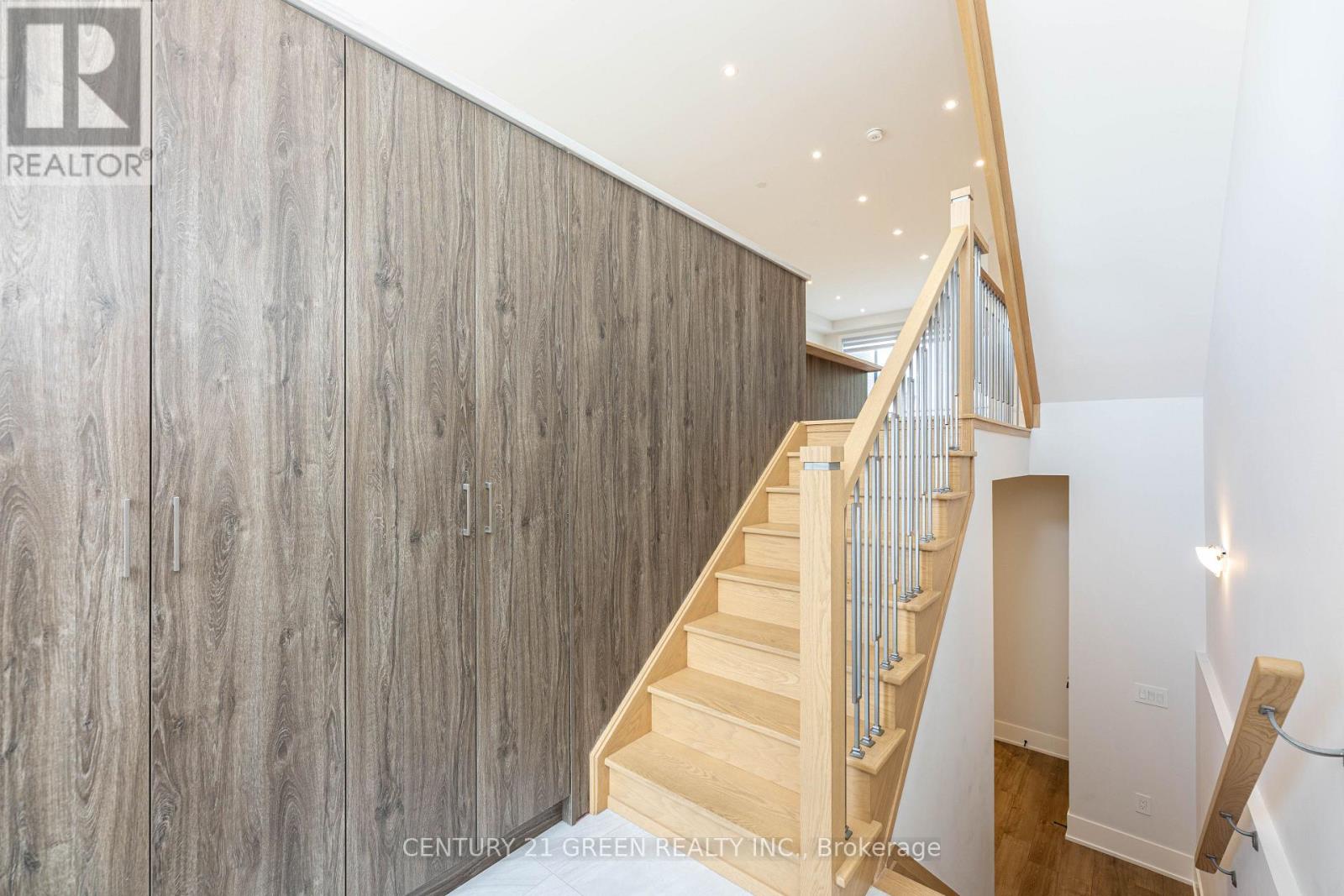 Photo 20 of 20 Sunset Beach Road, Richmond Hill ON