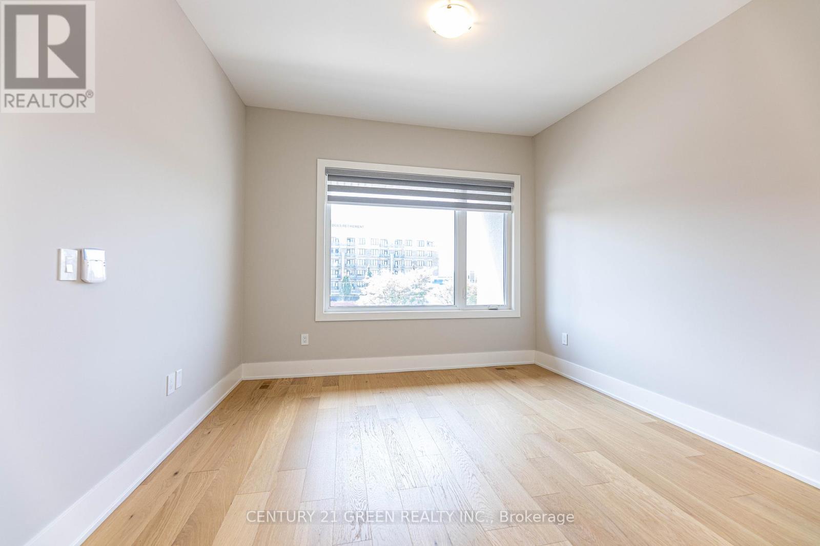 Photo 7 of 20 Sunset Beach Road, Richmond Hill ON
