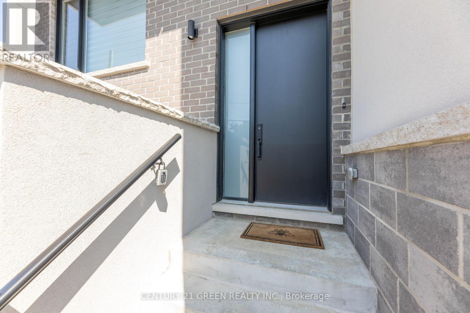 Photo 6 of 20 Sunset Beach Road, Richmond Hill ON
