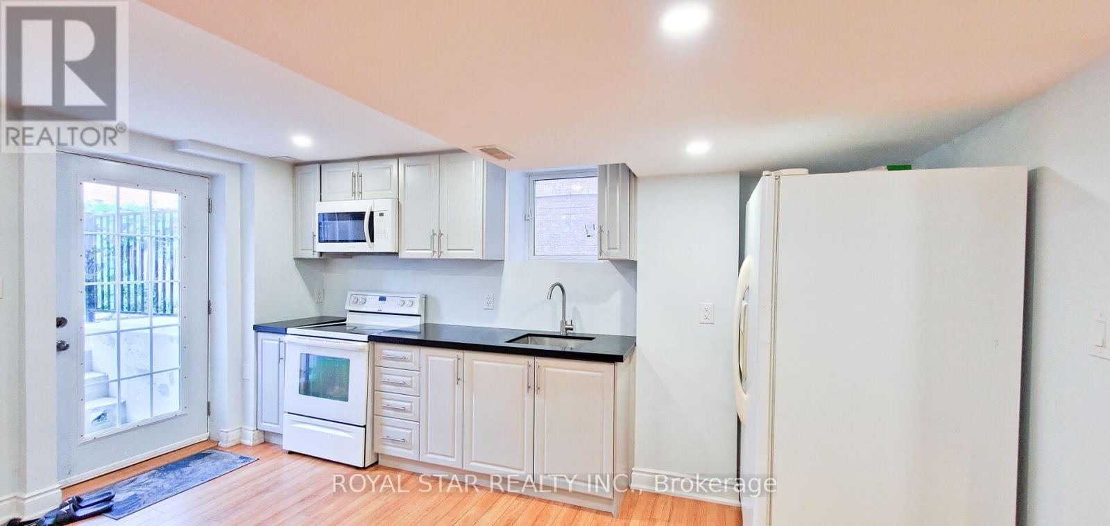 Photo 31 of 13 Waterdale Road, Brampton ON