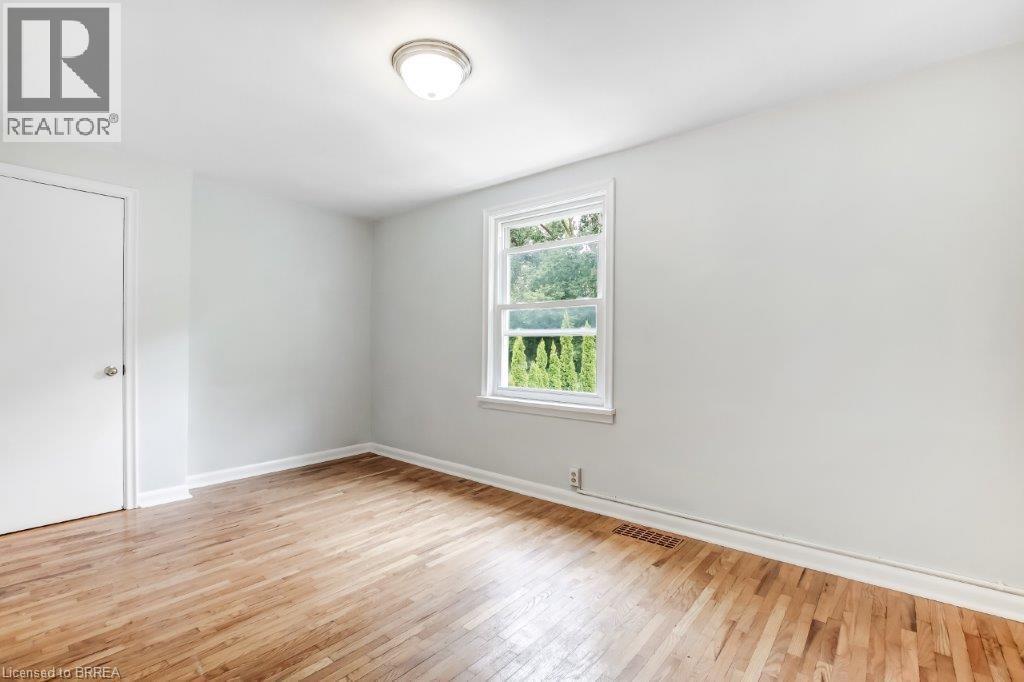 Photo 15 of 25 Henry Street, Brantford ON