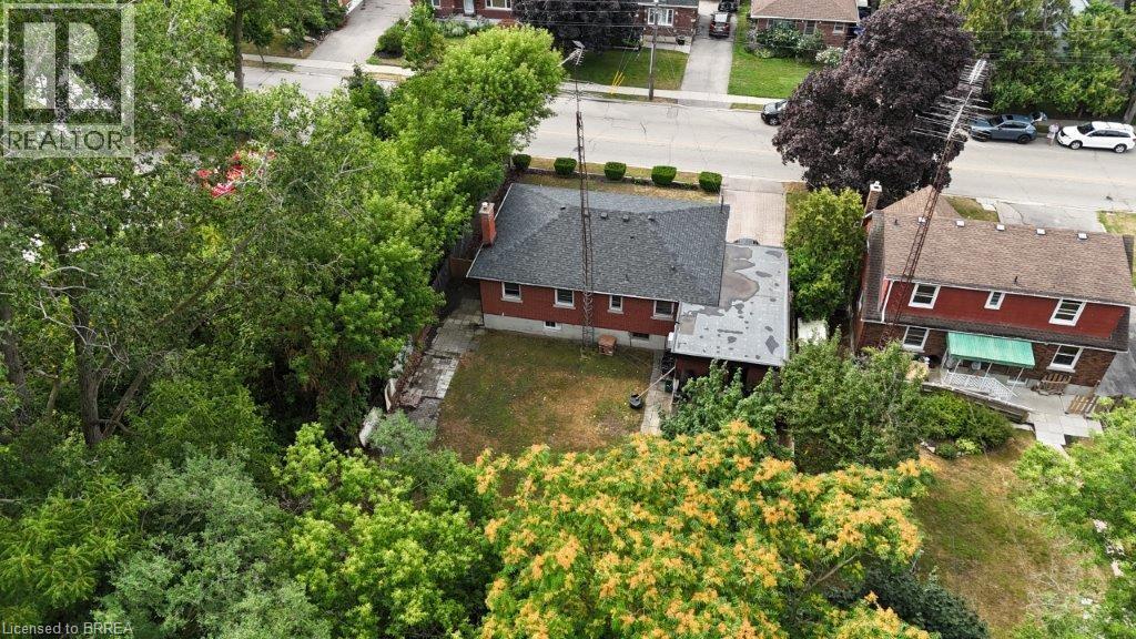 Photo 26 of 25 Henry Street, Brantford ON