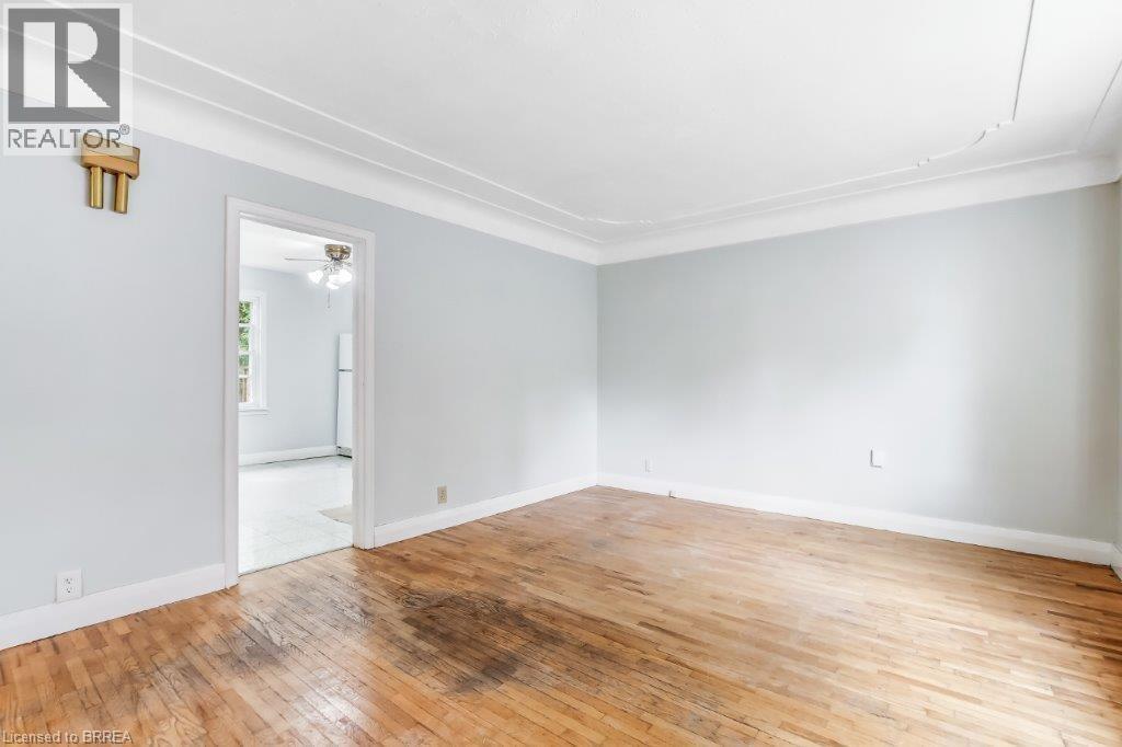 Photo 4 of 25 Henry Street, Brantford ON