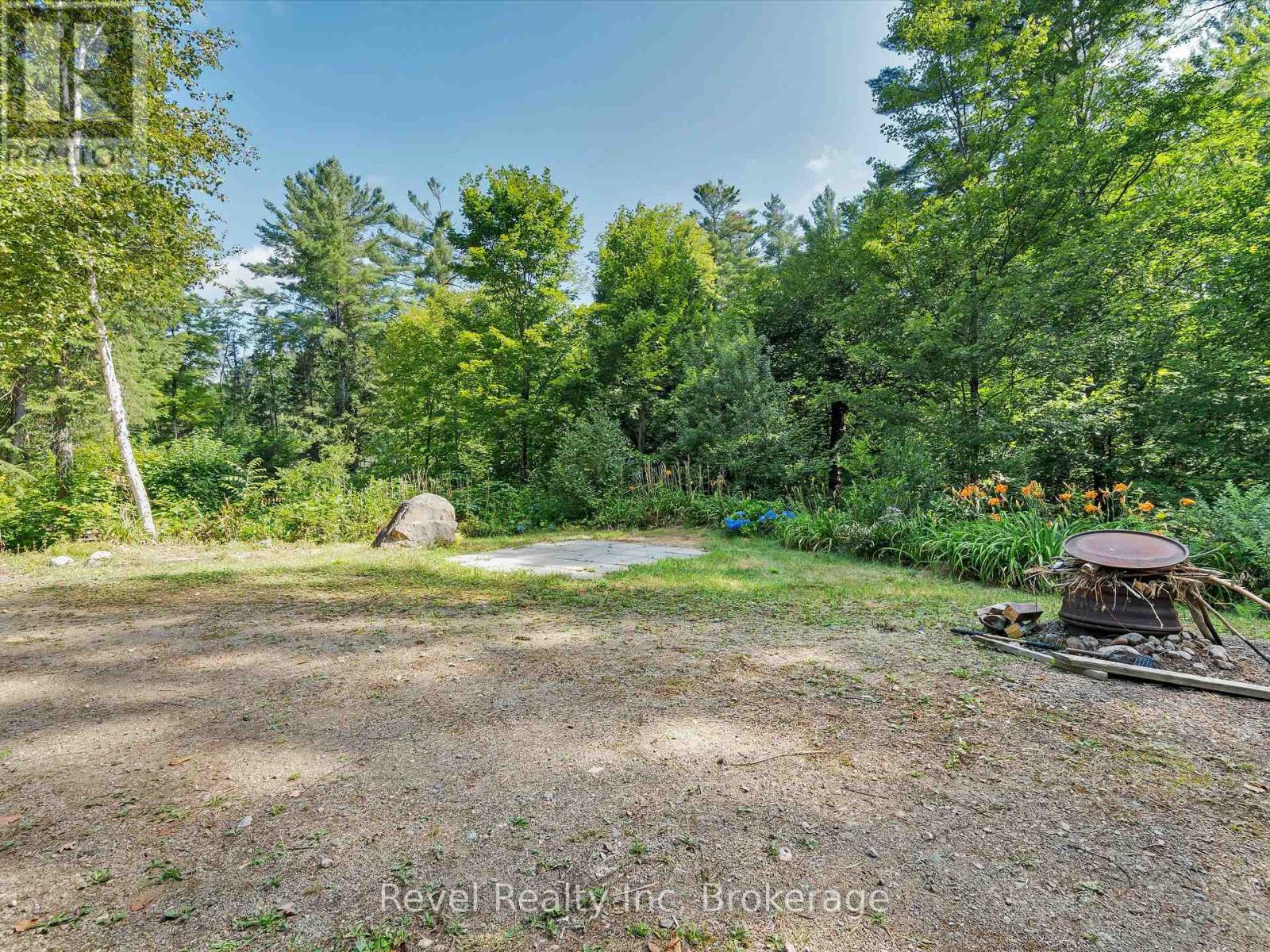 Photo 3 of 2762 118 Highway E, Bracebridge ON