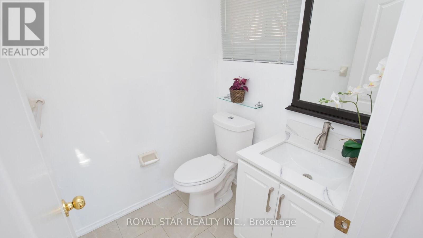 Photo 15 of 13 Waterdale Road, Brampton ON