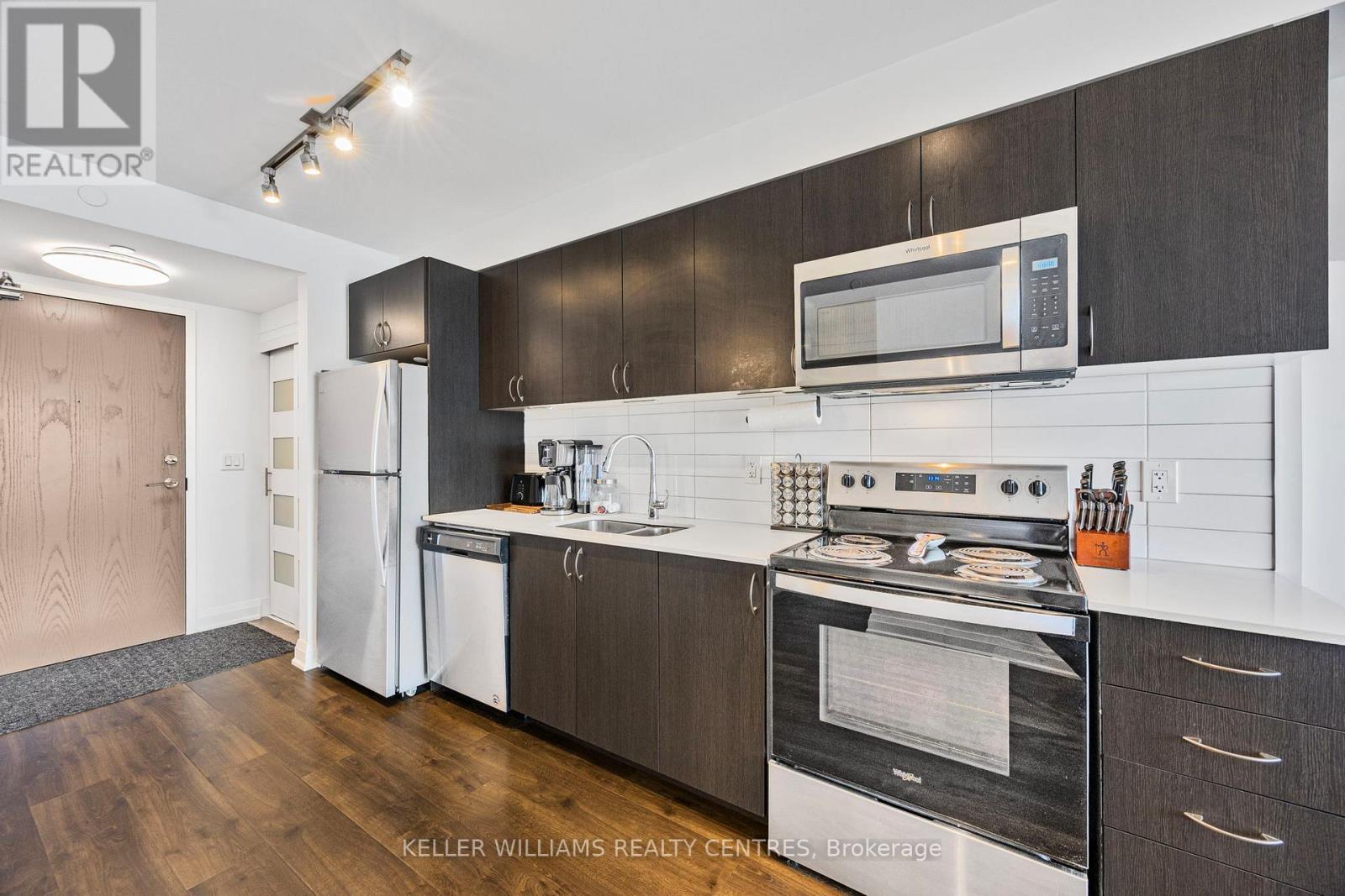 Photo 7 of 303 58 Lakeside Terrace, Barrie ON