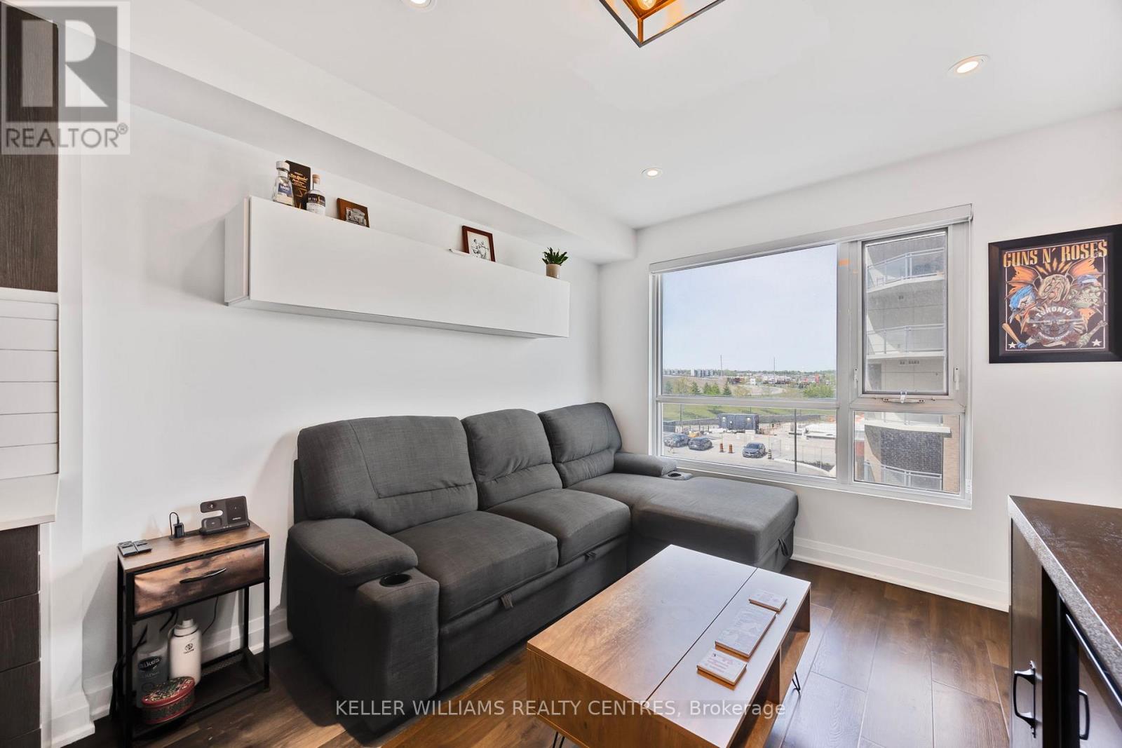 Photo 9 of 303 58 Lakeside Terrace, Barrie ON
