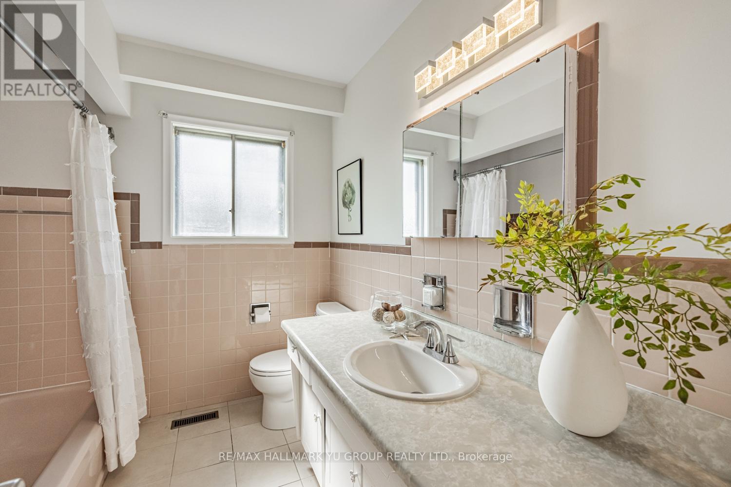 Photo 13 of 7137 Madiera Road, Mississauga ON