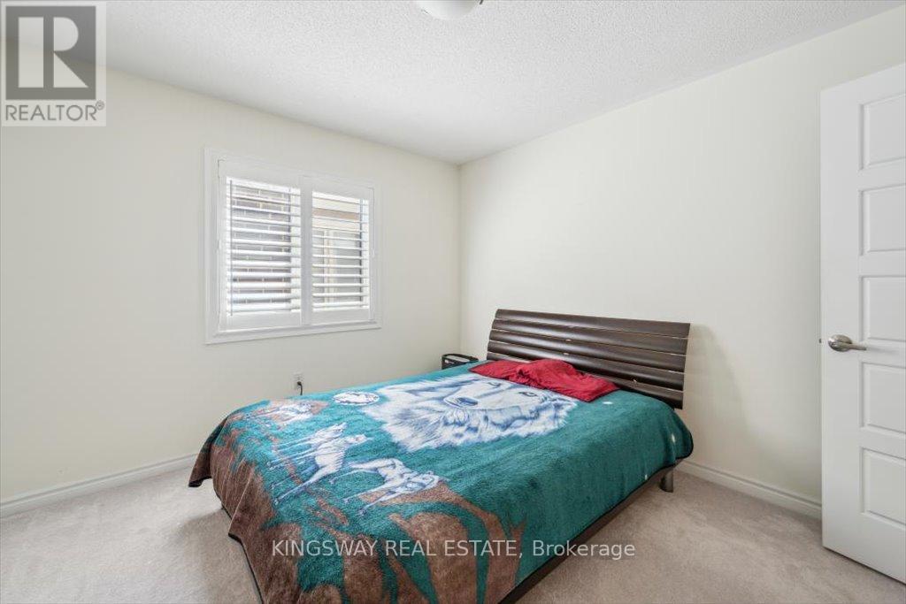 Photo 10 of 688 Kennedy Circle W, Milton ON