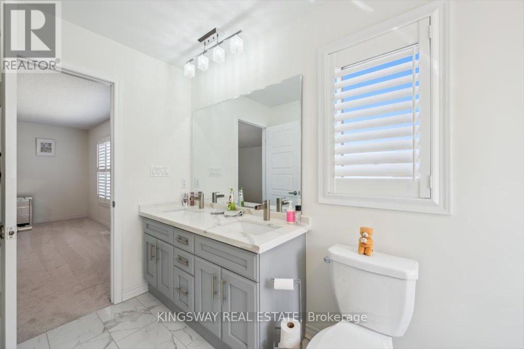 Photo 29 of 688 Kennedy Circle W, Milton ON